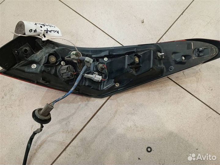 Фонарь задний наружный левый Toyota Camry