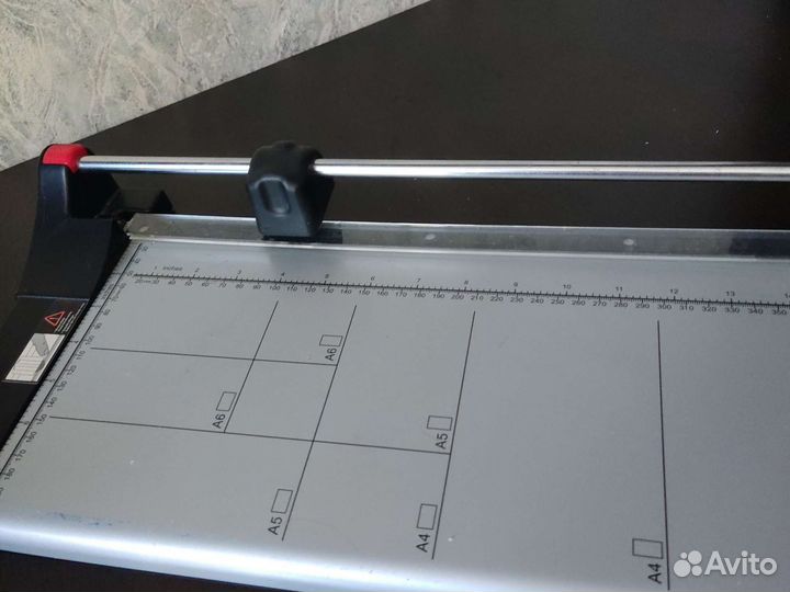 Резак для бумаги роликовый 3216