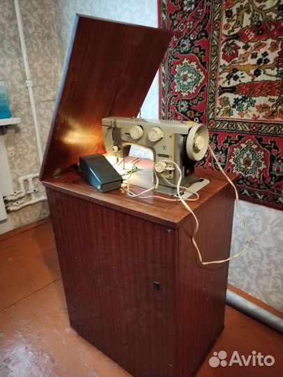 Швейная машина Подольск 142