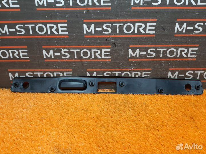 Накладка замка багажника Mercedes-Benz E-Class