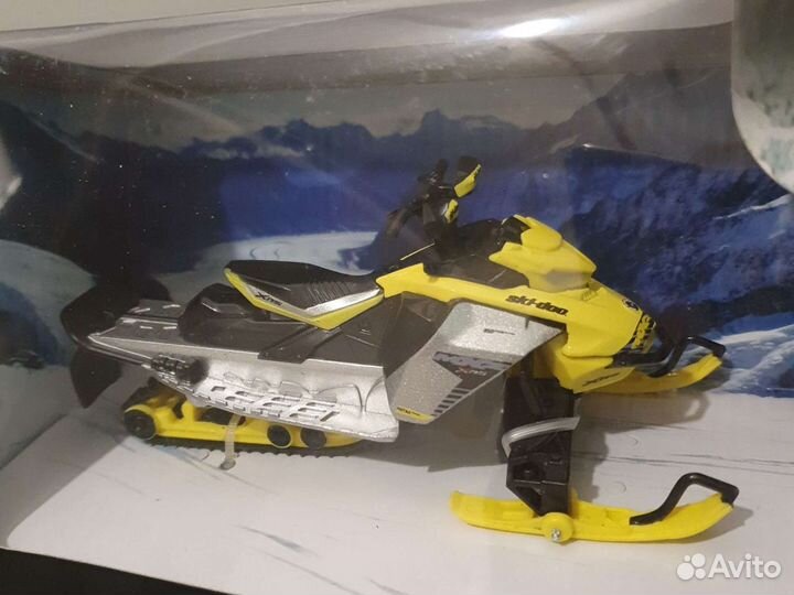 Модель Снегохода SKI-DOO