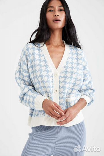 Стильная кофта на пуговицах 46-48