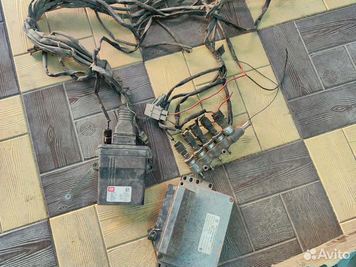 Газ и компьютер на газель
