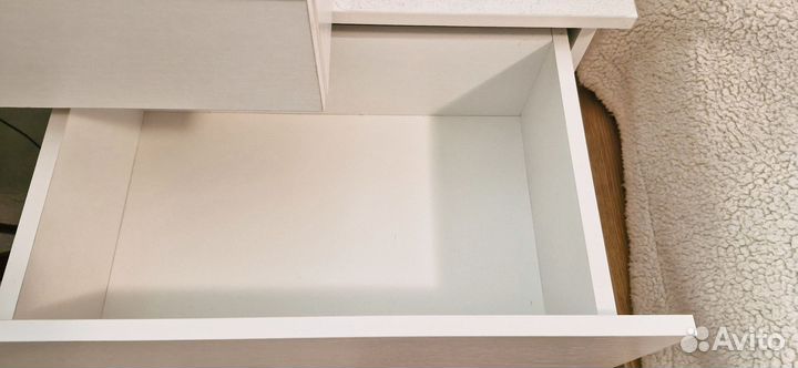 Туалетный столик с зеркалом