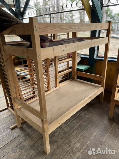 Кровать двухьярусная