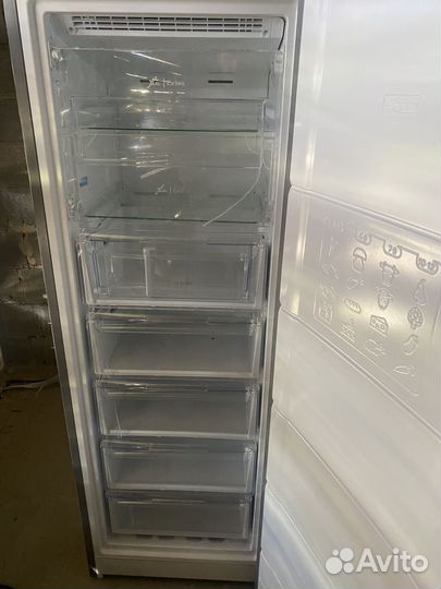 Морозильный шкаф Indesit