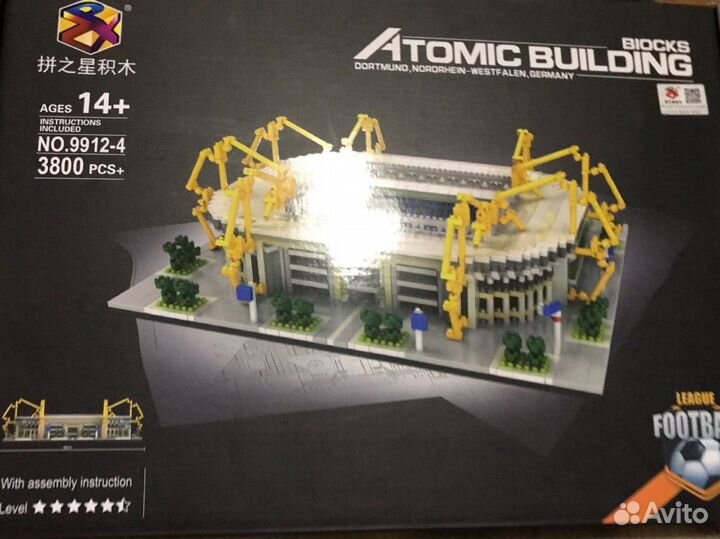 Lego набор футбольного стадиона Borussia Dortmund