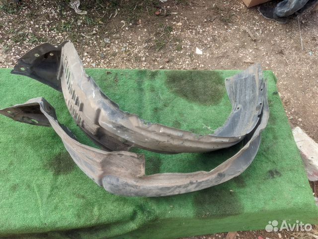 Подкрылок передний комплект Toyota Land Cruiser