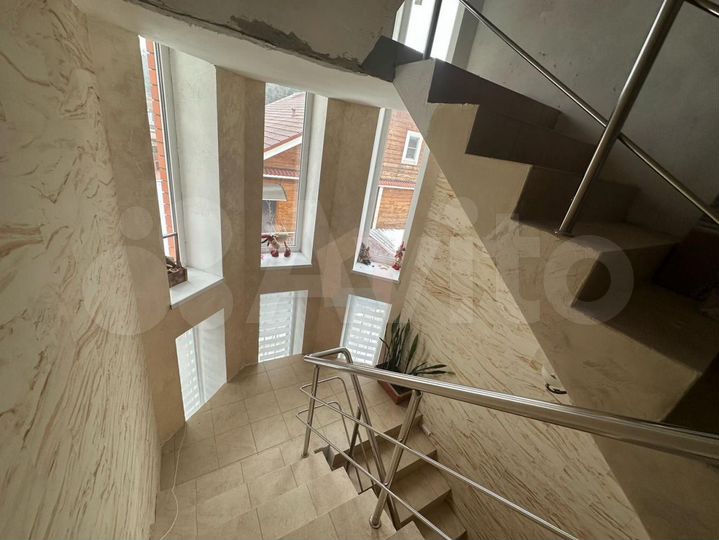 Дом 300 м² на участке 10 сот.