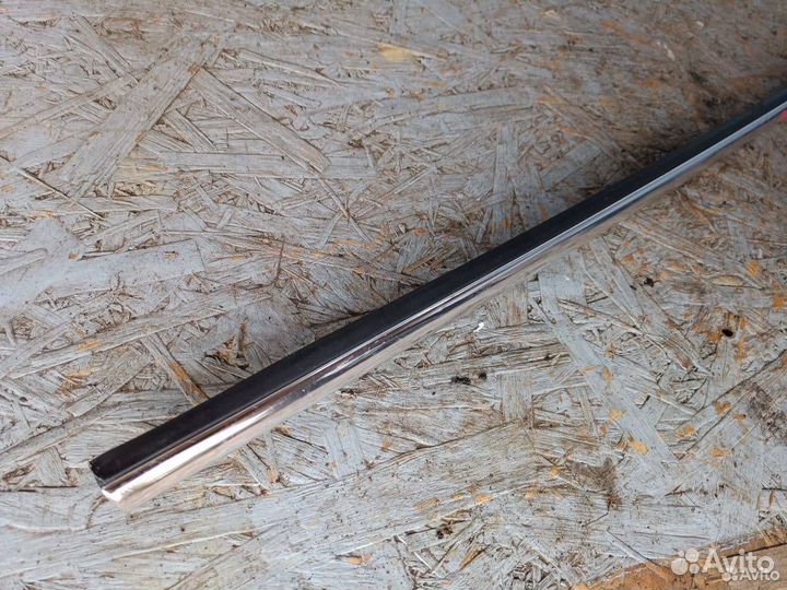 Бархотка передняя правая Volkswagen Passat