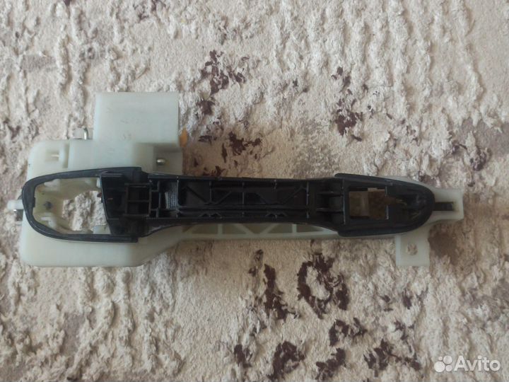 Ручка правая,внешняя с кронштейном hyundai creta