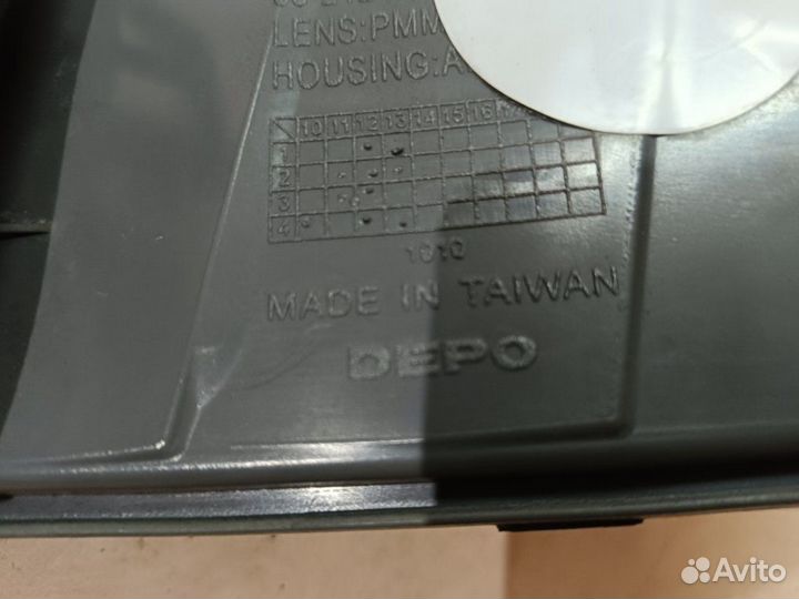 Задний левый фонарь Toyota Avensis 3 T270 Седан