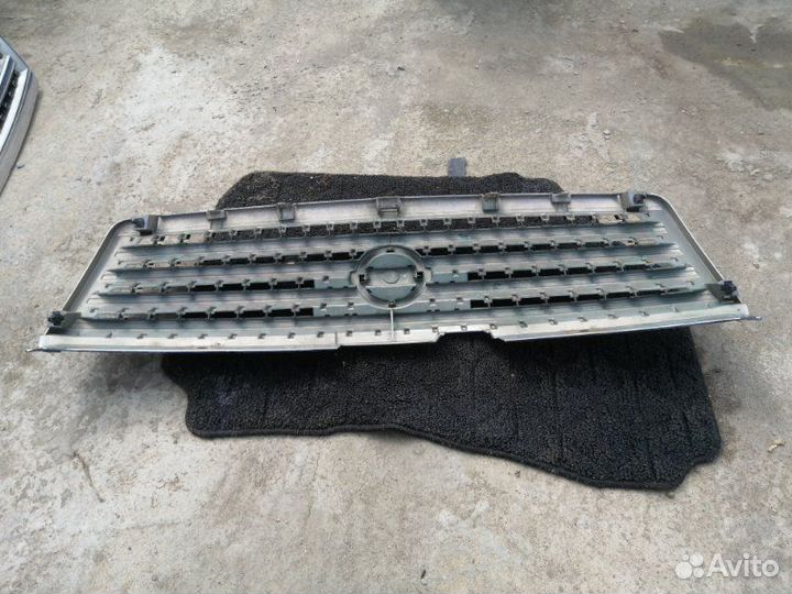 Решетка радиатора передняя Nissan Fuga Y50