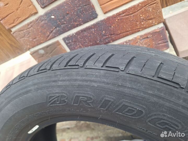 Bridgestone Dueler H/T 215/60 R17 96H