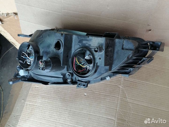 Фара правая Toyota Avensis T220 00-03