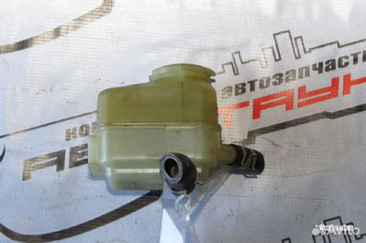 Бачок гур toyota. sprinter sprinter carib sprinter marino sprinter trueno. CE114 CE116 EE101 EE111