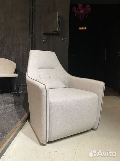 Дизайнерское кресло в наличии