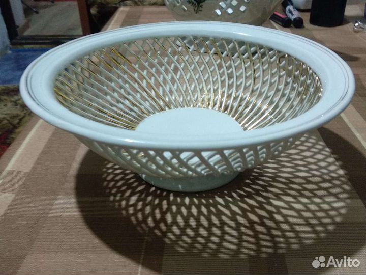 Сухарница с прорезным бортом, фаянс, золочение