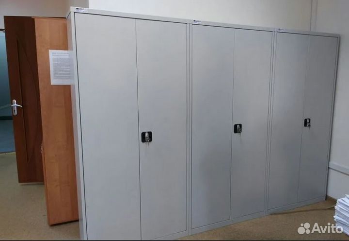 Шкаф металлический офисный с полками