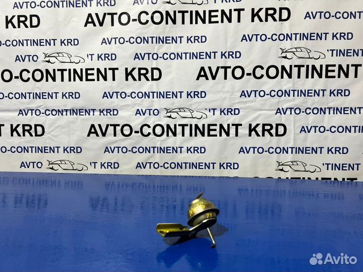 Вакуумник впускного коллектора Nissan Skyline NV35