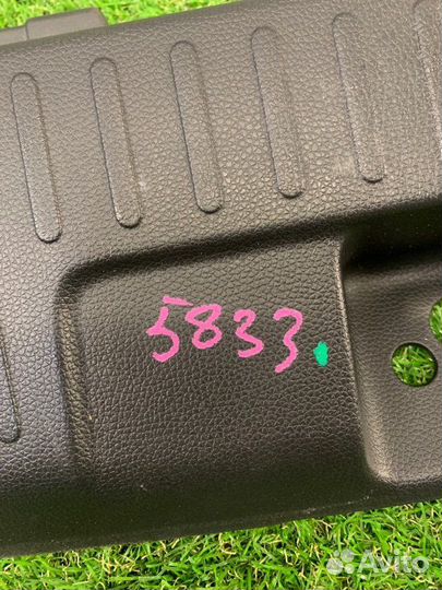 Накладка замка багажника задняя Honda Shuttle GP7