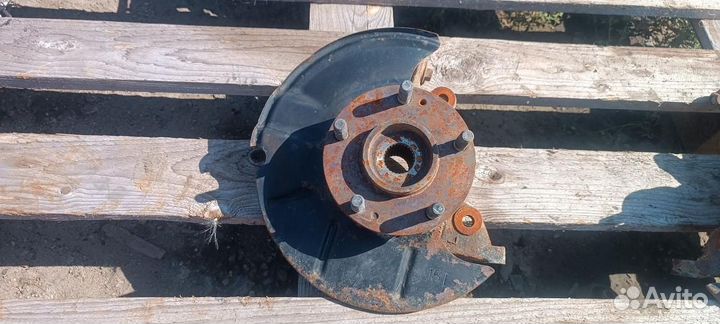 Кулак передний левый Kia Cerato 2 2012