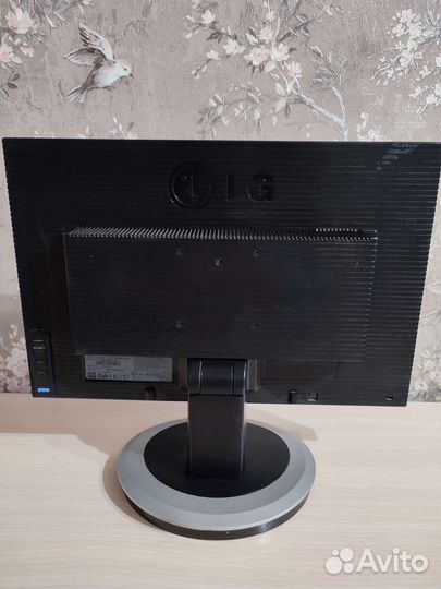 Монитор LG Flatron L194WT-SF