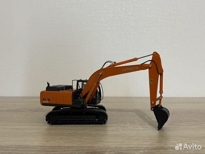 Модель экскаватора Hitachi Zaxis 200 1:50