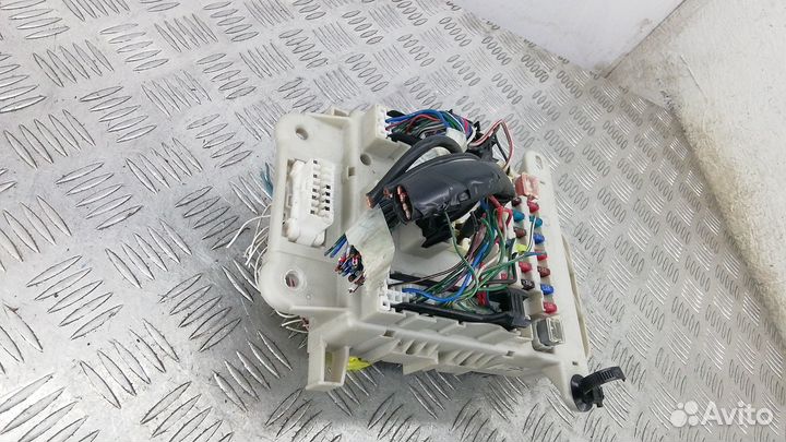 Блок предохранителей toyota RAV 4 2000 2003