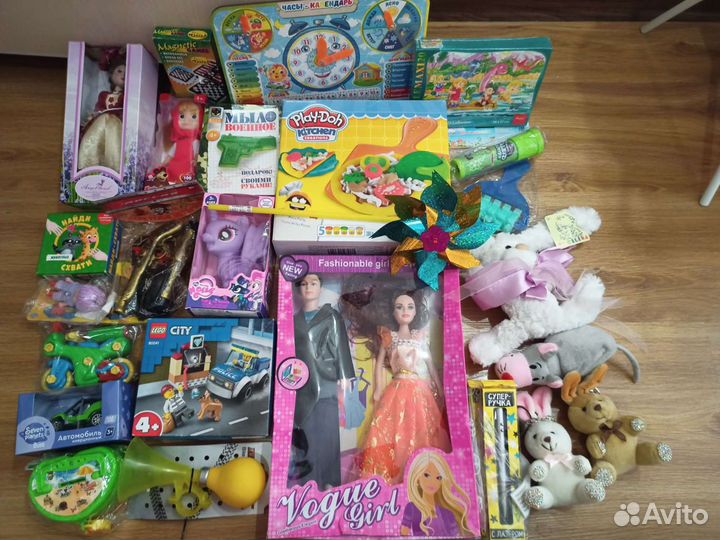 Новые игрушки в упаковке на подарок