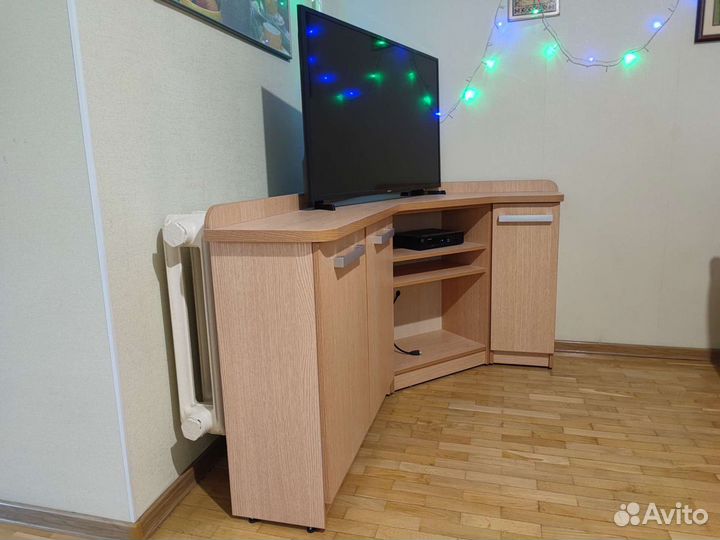 Угловая подставка под телевизор