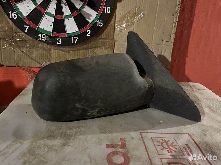 Боковое зеркало