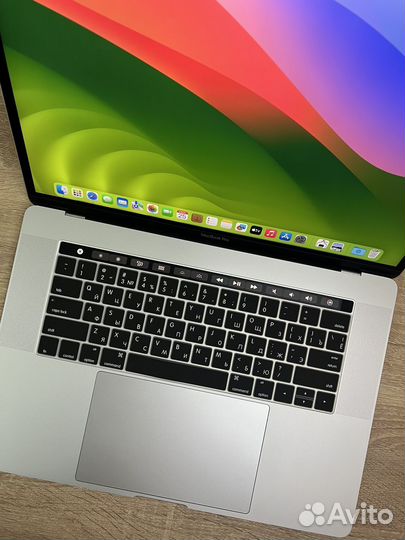 MacBook Pro 15 2018 i7/16Gb/256Gb/555X