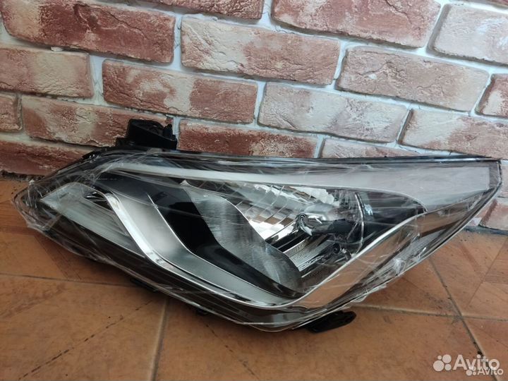 Фара передняя Hyundai Solaris
