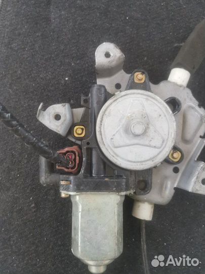 Стеклоподъемник передний левый Nissan March K12