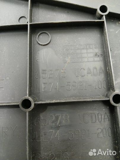 Накладка декоративная левая Infiniti Qx70 S51