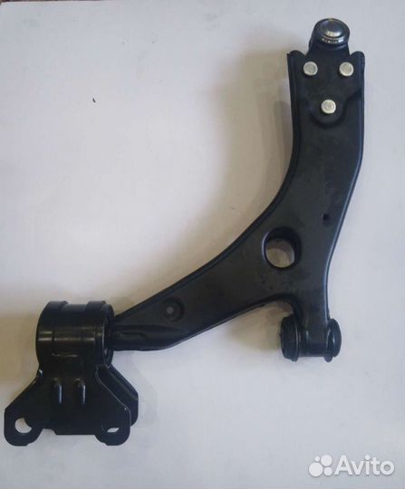 Форд Фокус 3 передний правый рычаг