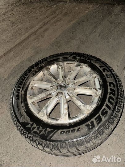 Bridgestone Ice Cruiser 7000 215/65 R16 98