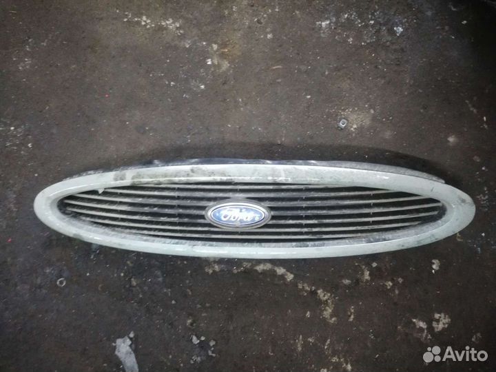 Решетка радиатора Форд Мондео 2