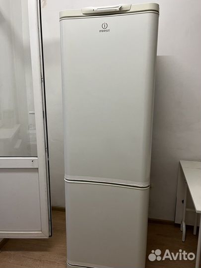 Холодильник indesit в хорошем состоянии