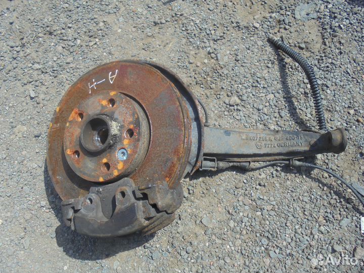 Кулак передний Фольксваген Туарег 7L6407258A