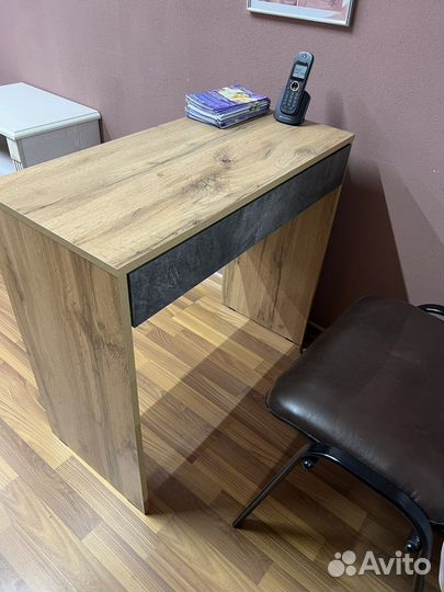 Письменный стол