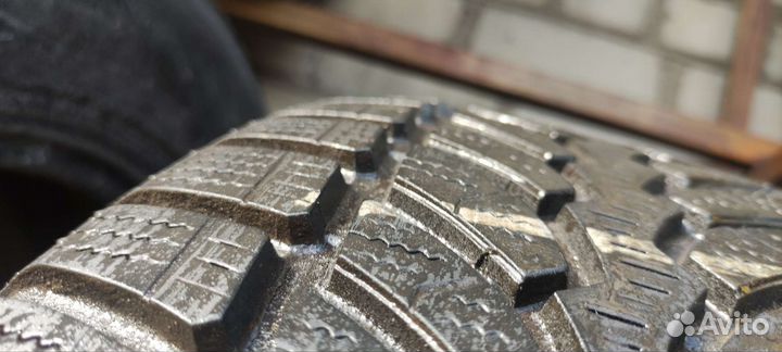 Bridgestone Blizzak LM-80 225/60 R17
