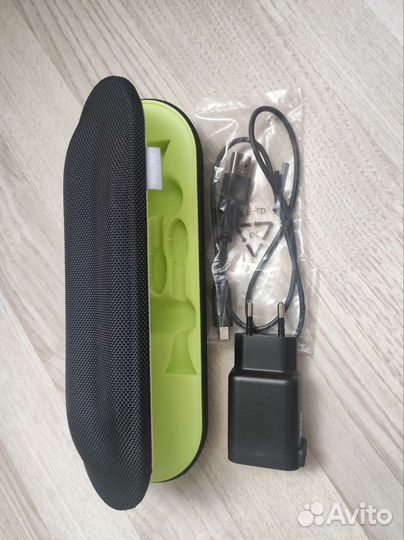 Футляр и зарядное устройство для щетки Philips