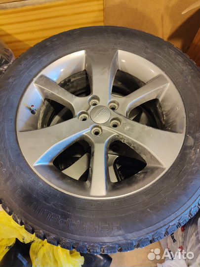 Диски Subaru r17 на зимней резине 225/60R17 Nokian