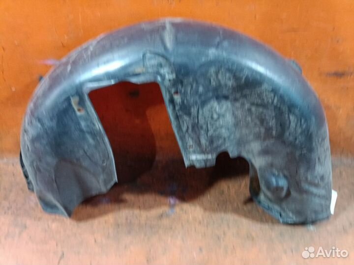 Подкрылок 2D4FV47VX7H623333 5065221AC на Dodge Mag