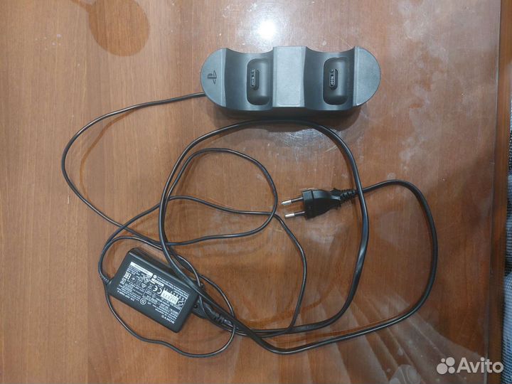 Зарядная станция для геймпадов Playstation 4