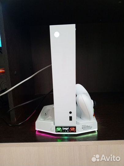 Продаю игровую консоль Xbox series S