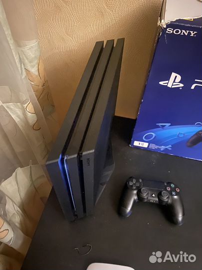 Sony Playstation 4 pro (PS 4) 1 TB
