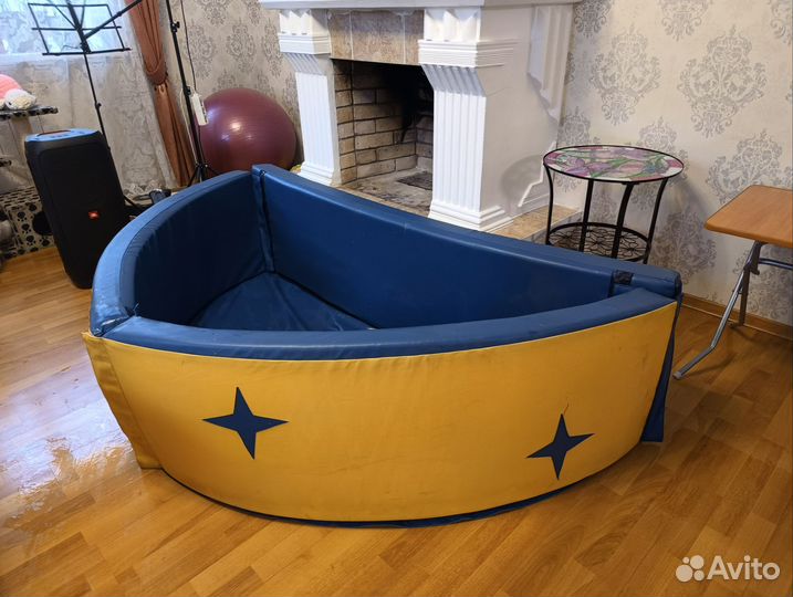 Сухой бассейн с шариками